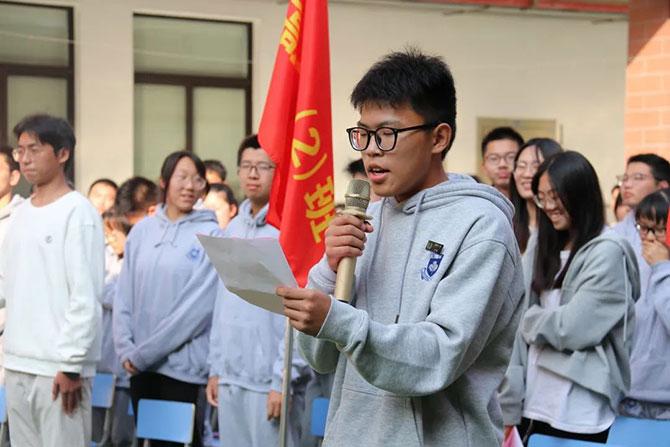 精神风采展露无疑，人气爆棚